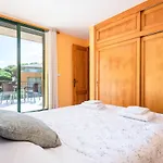 By Escape Apartment *