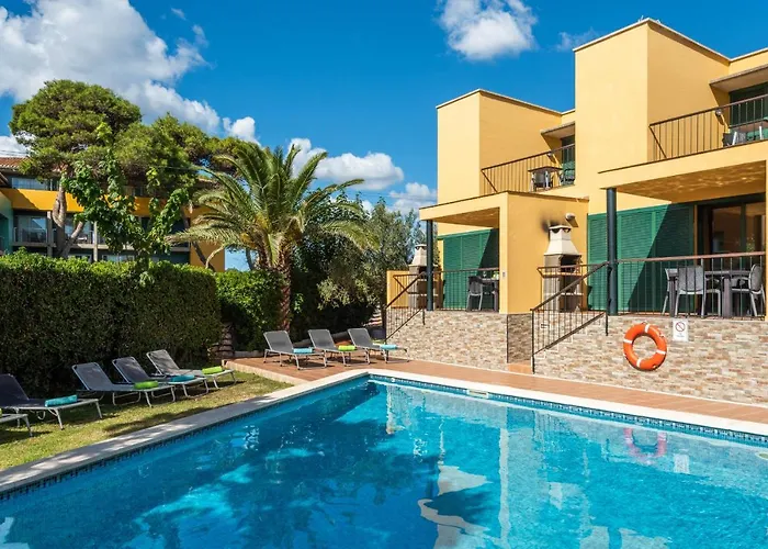 By Escape Apartment *